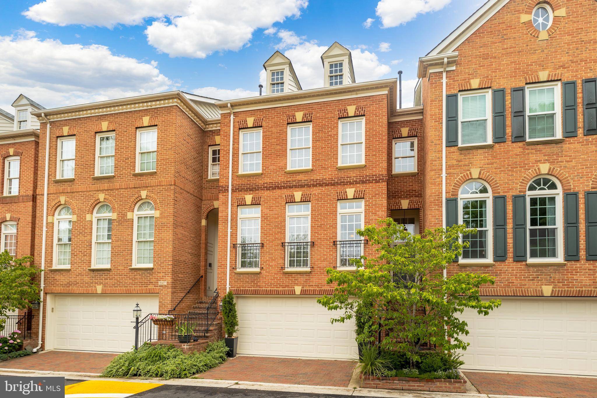 Alexandria, VA 22314,1645 HUNTING CREEK DR