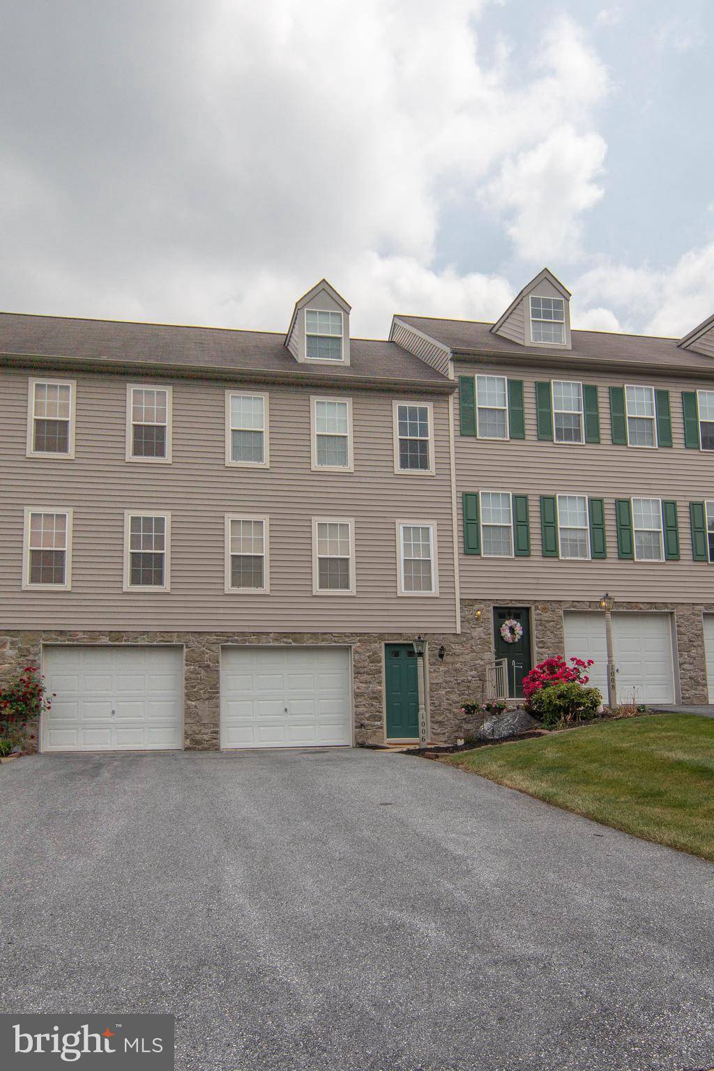 York, PA 17404,1006 HEARTHRIDGE LN