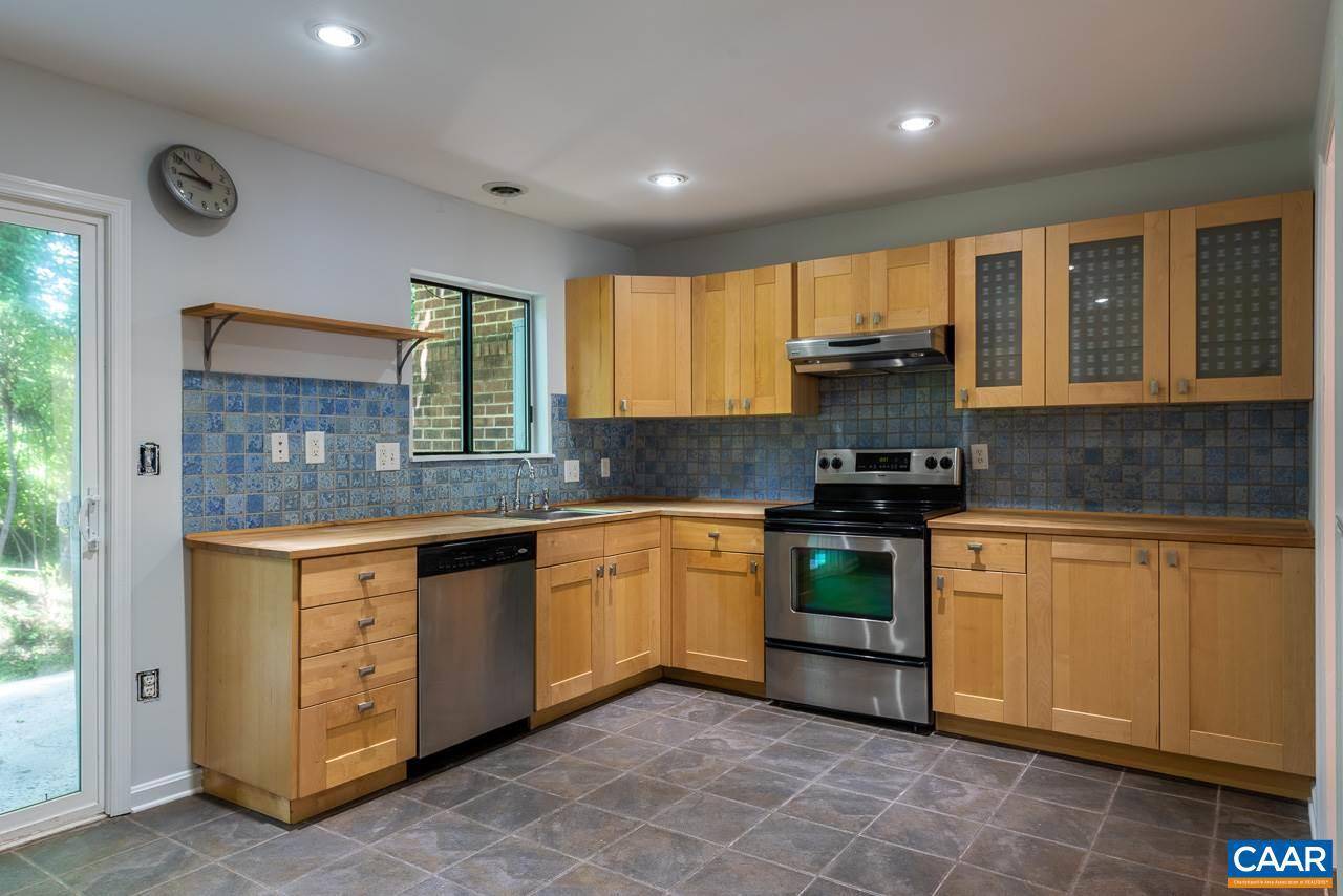 Charlottesville, VA 22901,577 SOUTHAMPTON CT CT