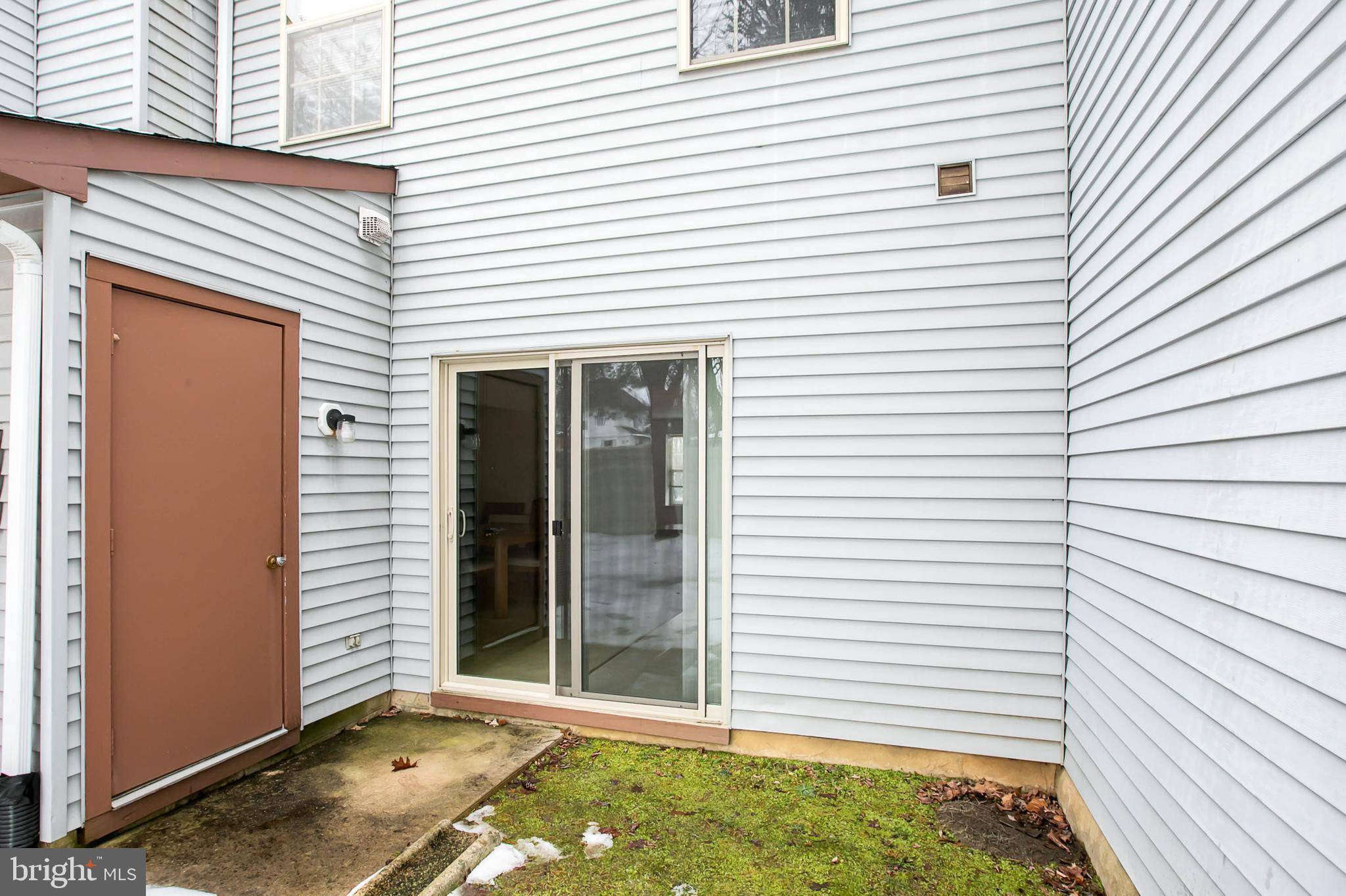 Audubon, NJ 08106,31 VILLAGE CT