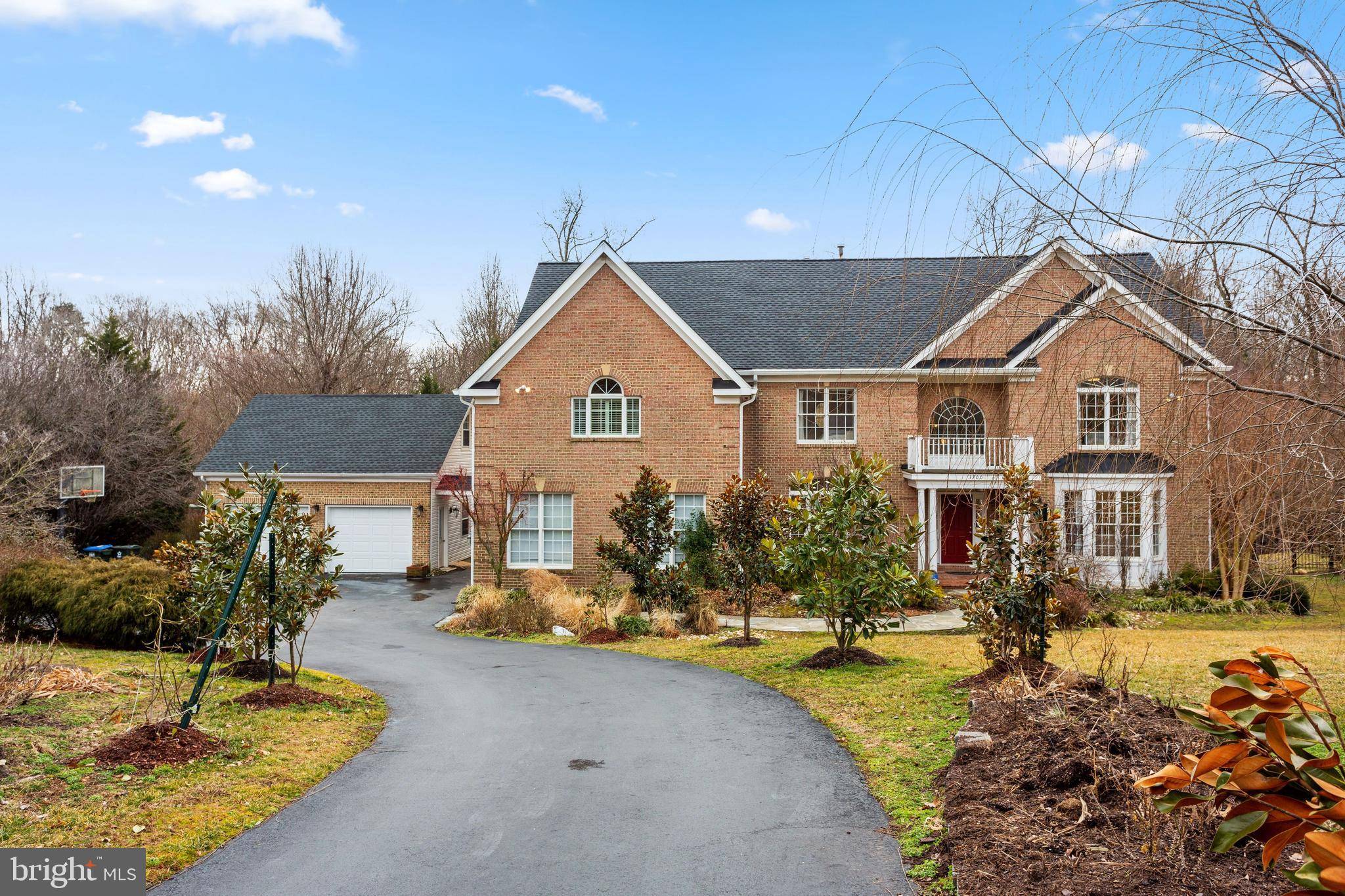 Oakton, VA 22124,3700 WAPLES CREST CT