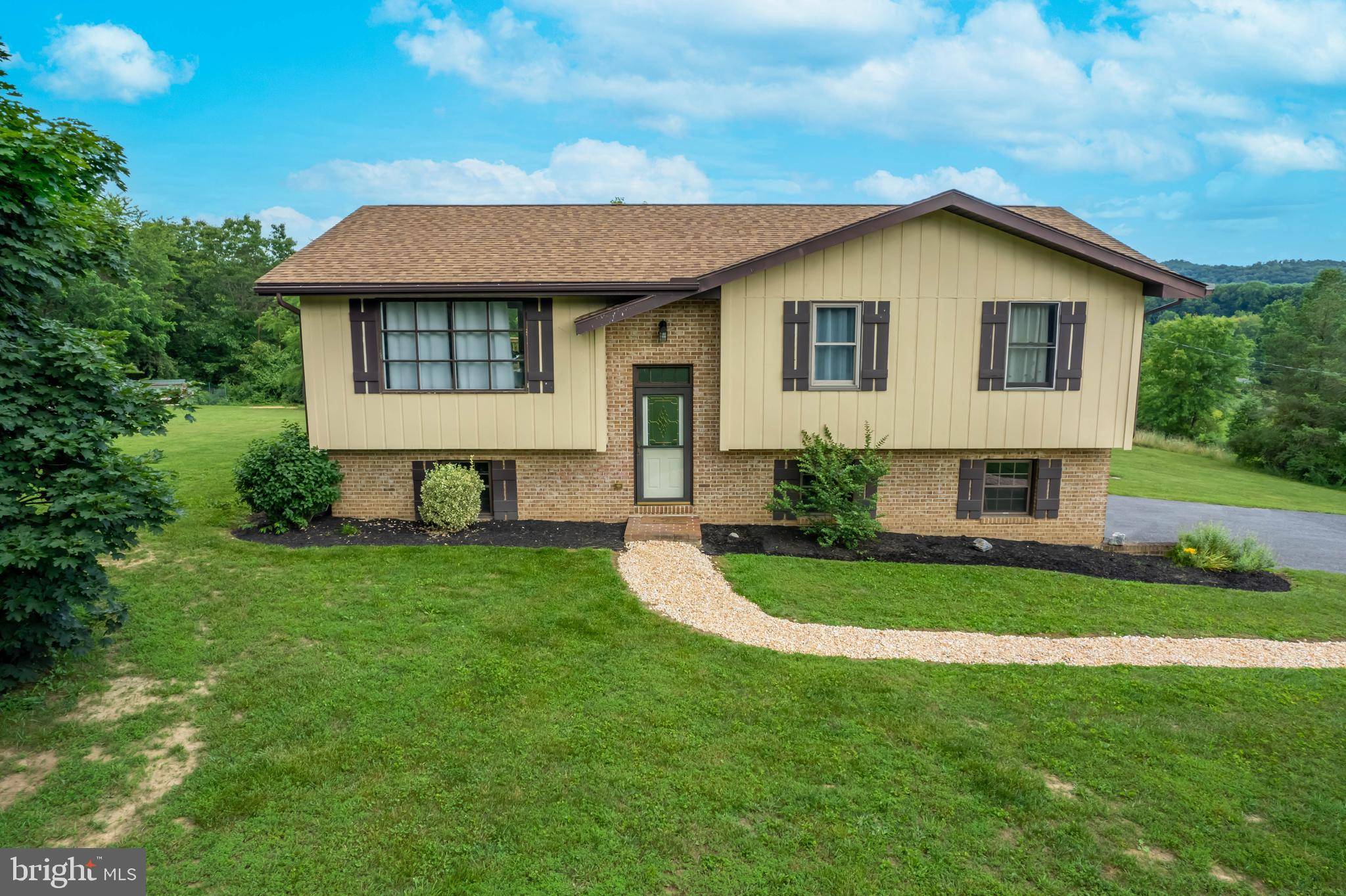 Hedgesville, WV 25427,194 WISHBONE CIR