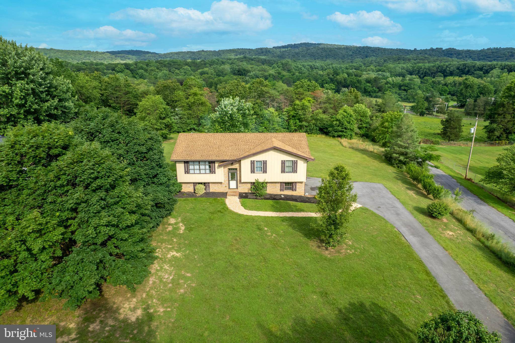 Hedgesville, WV 25427,194 WISHBONE CIR