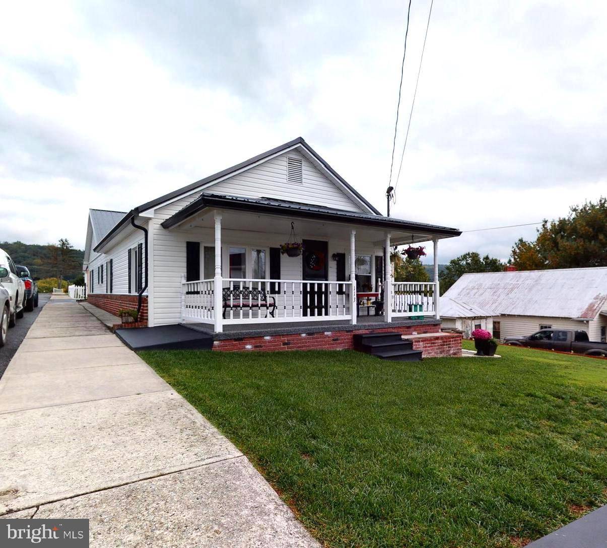 Petersburg, WV 26847,113 GRANT ST