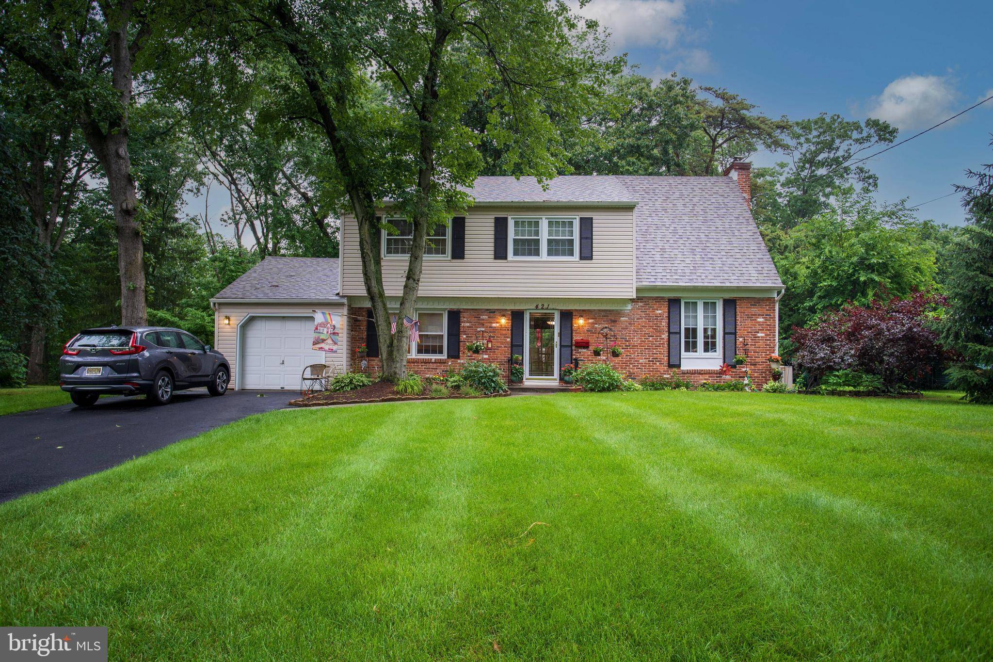 Cinnaminson, NJ 08077,421 BUTTONWOOD LN