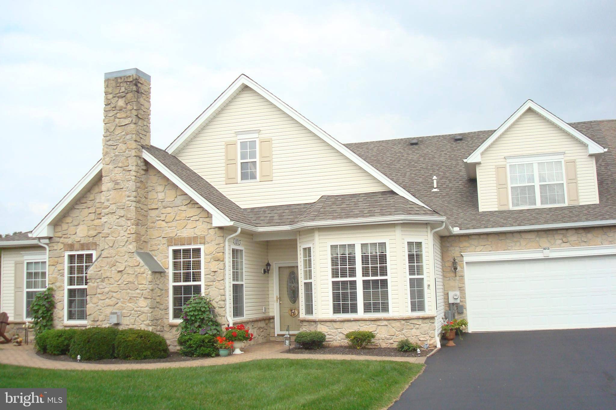 Pennsburg, PA 18073,1013 BORDEAUX LN