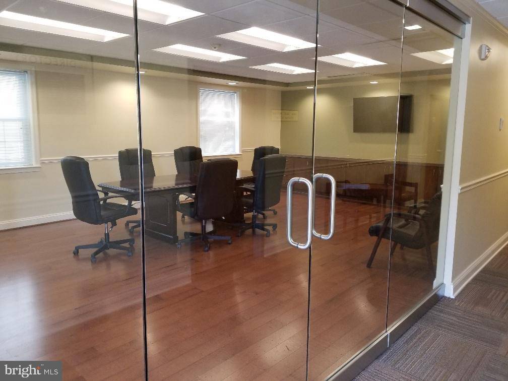 Fairfax, VA 22030,4101 CHAIN BRIDGE RD #SMALL SUITES