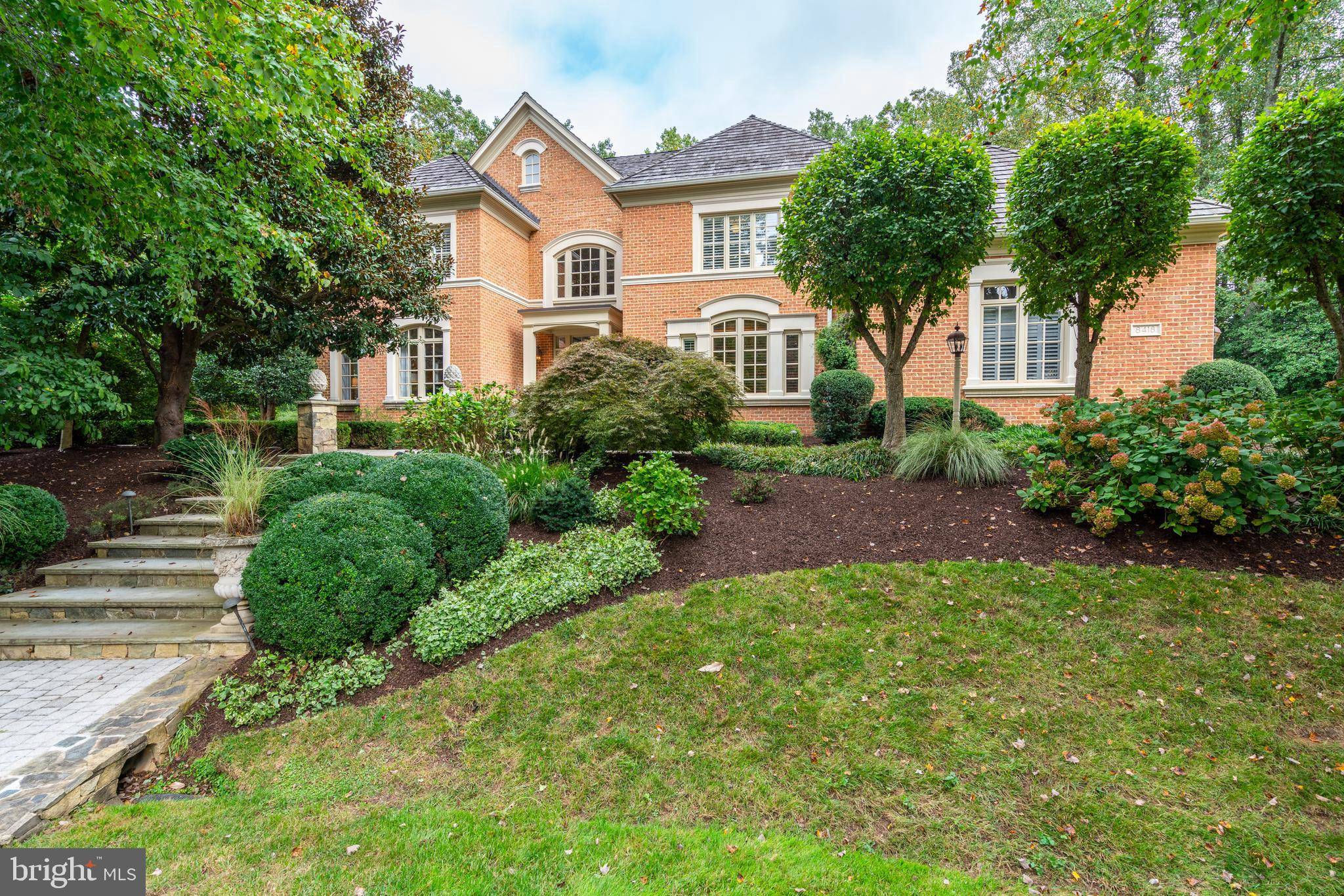 Mclean, VA 22102,8418 BROOKEWOOD CT