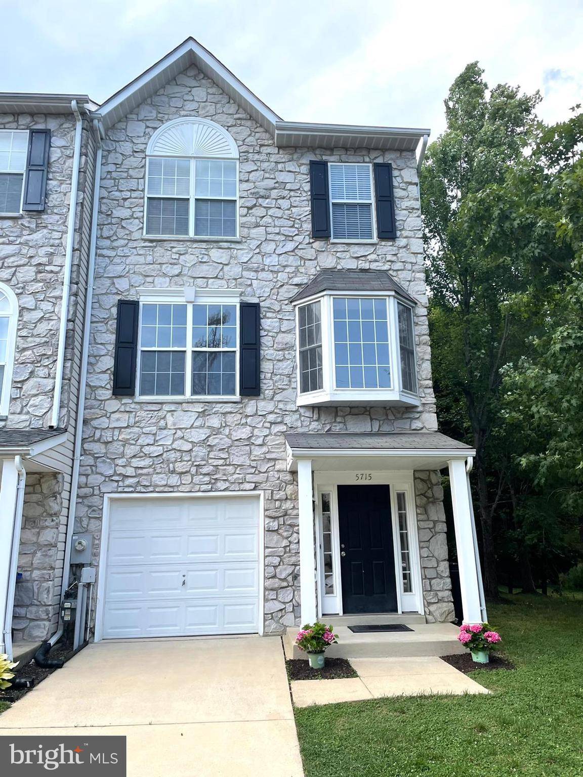 Ellicott City, MD 21043,5715 GOLDFINCH CT