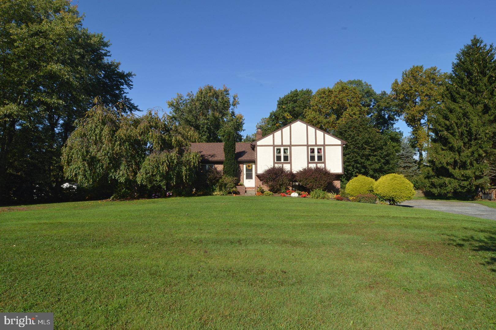 Robesonia, PA 19551,127 FOXCROFT LN