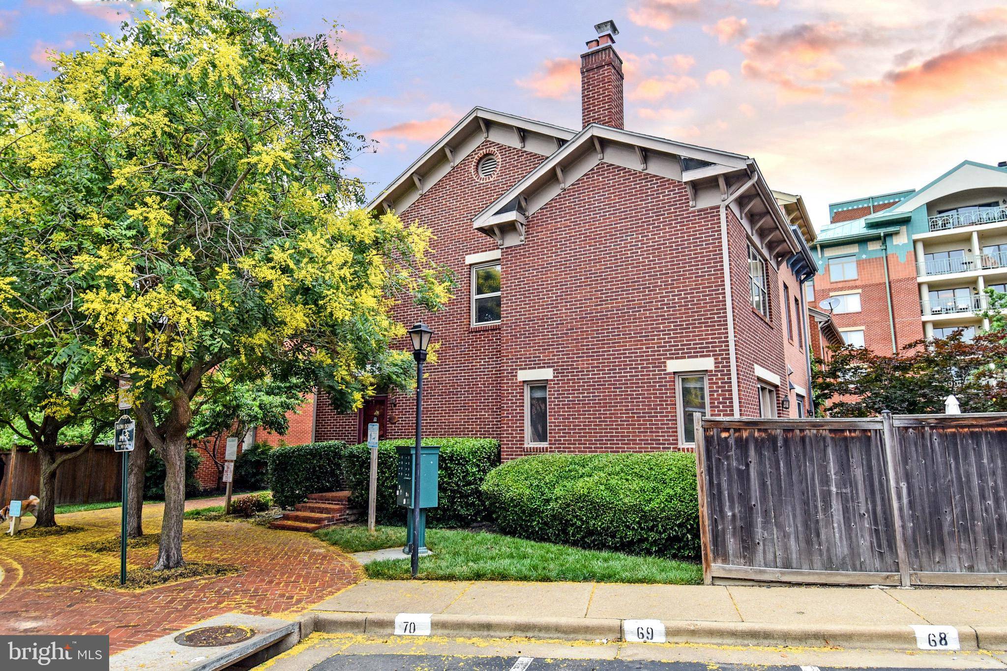 Alexandria, VA 22314,517 COLECROFT CT