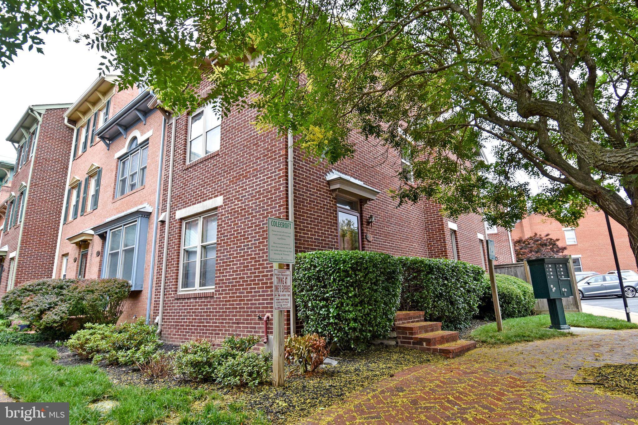 Alexandria, VA 22314,517 COLECROFT CT