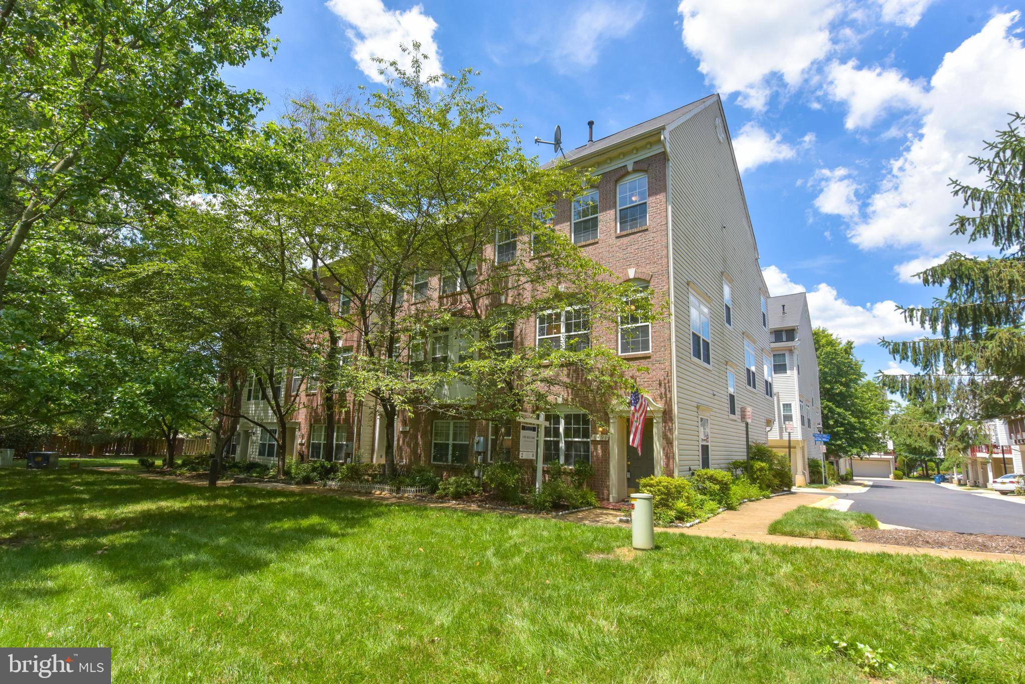 Alexandria, VA 22312,6491 POWATAN KNOLL CT