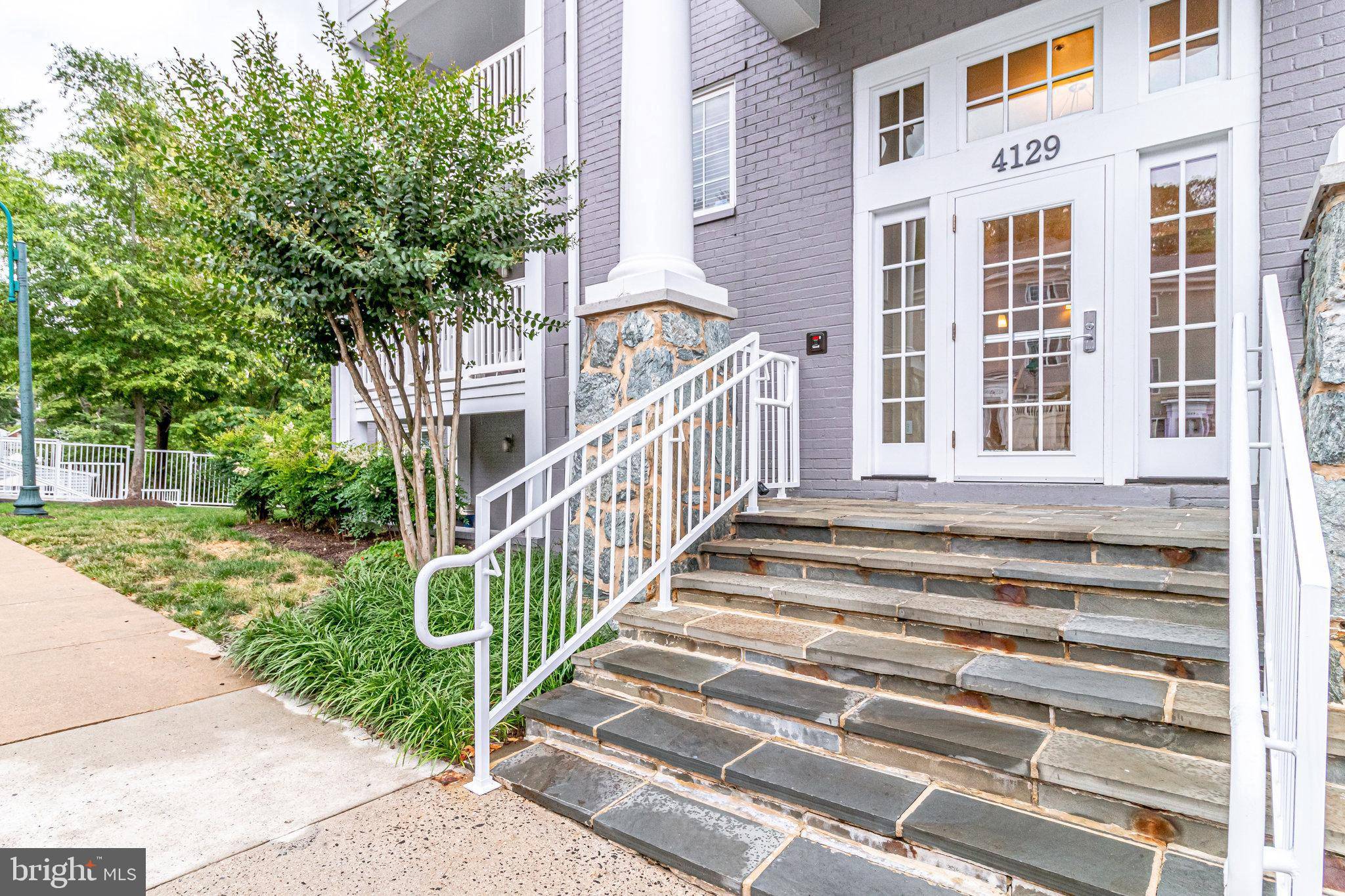 Arlington, VA 22204,4129 S FOUR MILE RUN DR #402