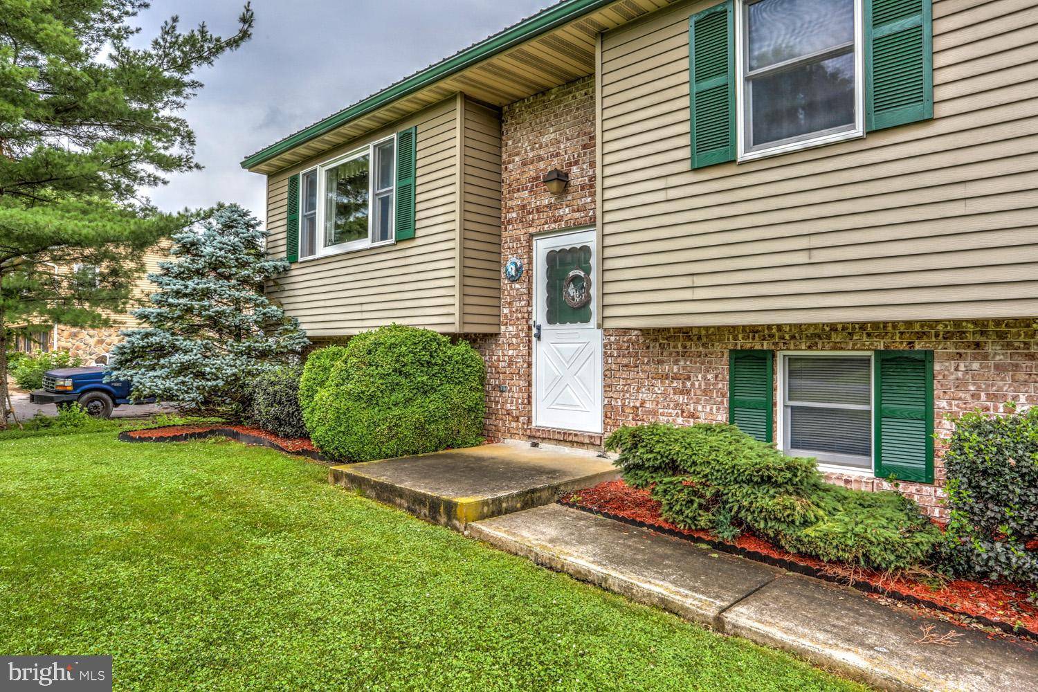 Mohnton, PA 19540,115 MEADOWLARK LN