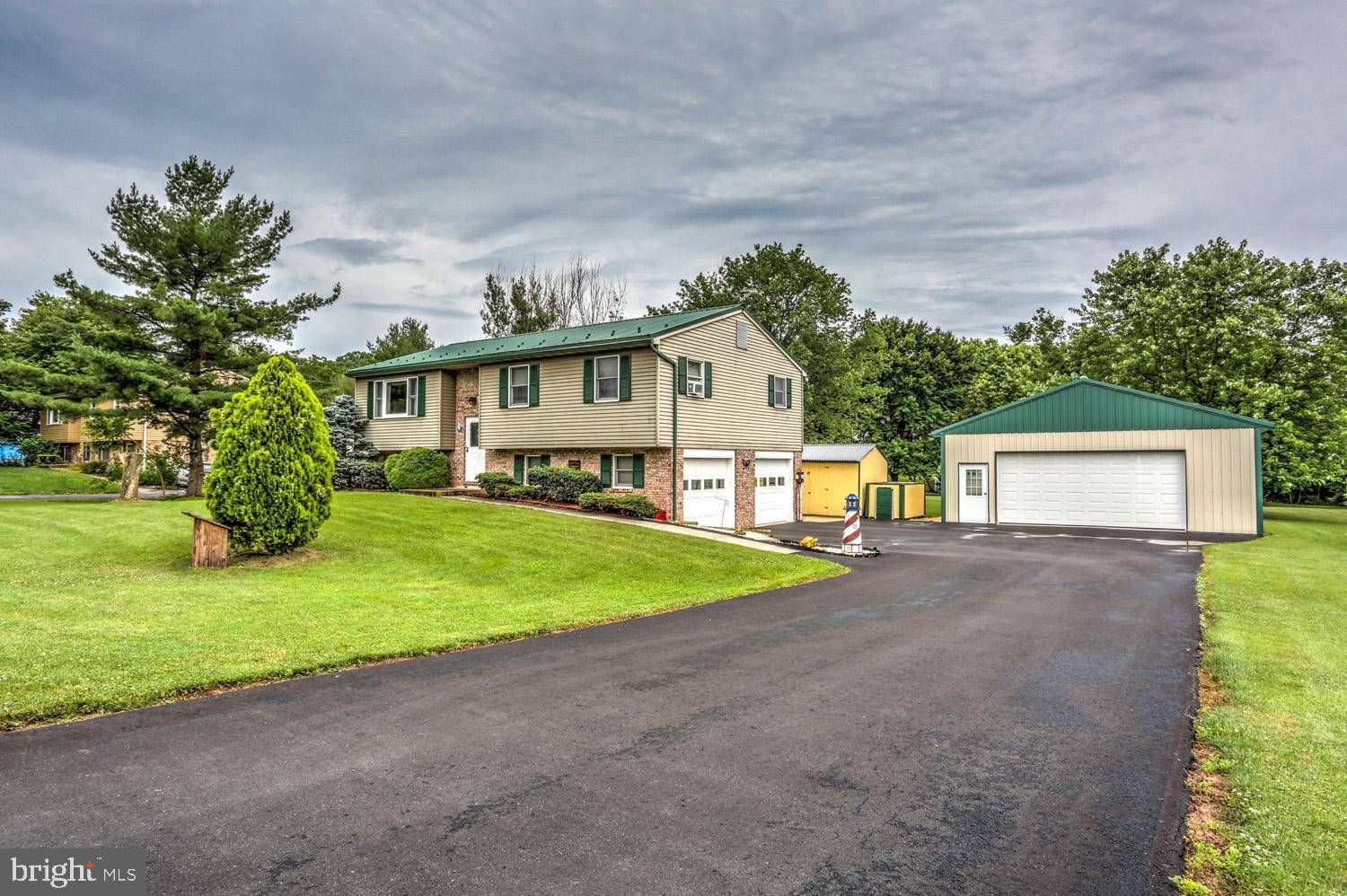 Mohnton, PA 19540,115 MEADOWLARK LN