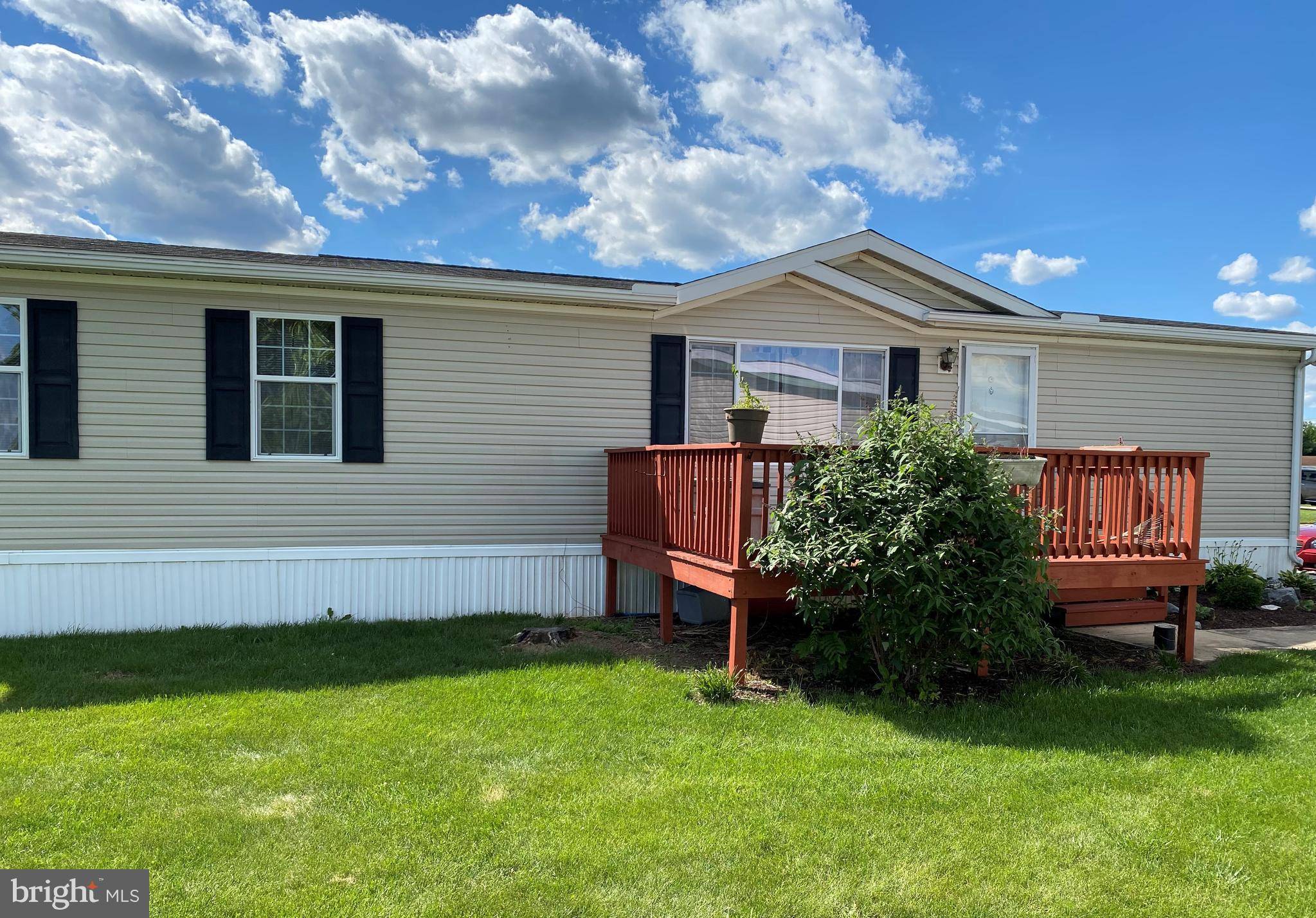 Ephrata, PA 17522,136 TULIP CIR