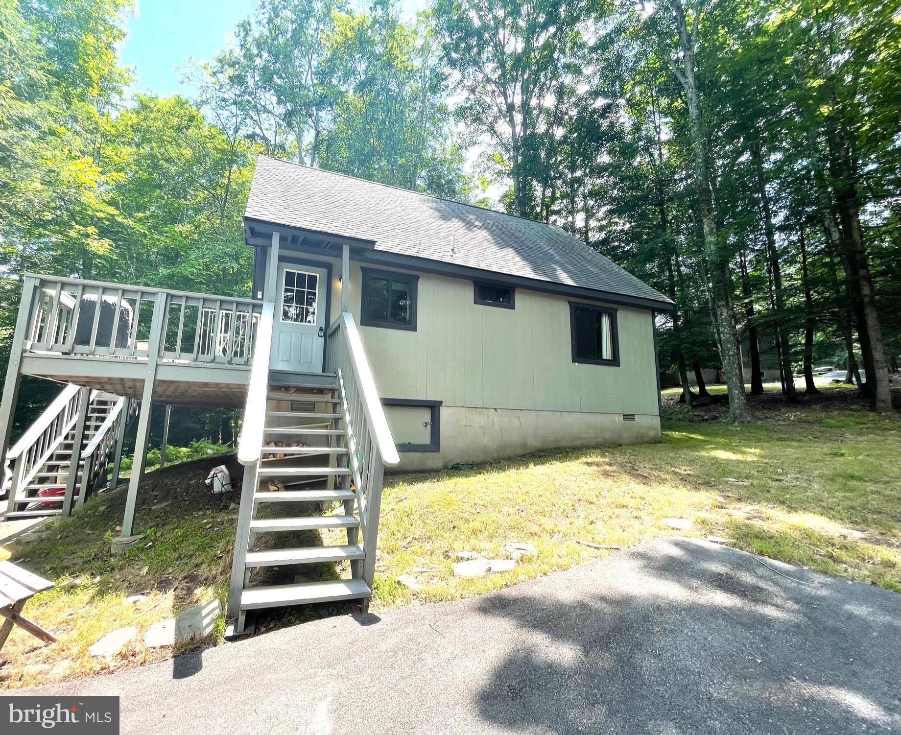 Lake Ariel, PA 18436,1043 TOMAHAWK RD