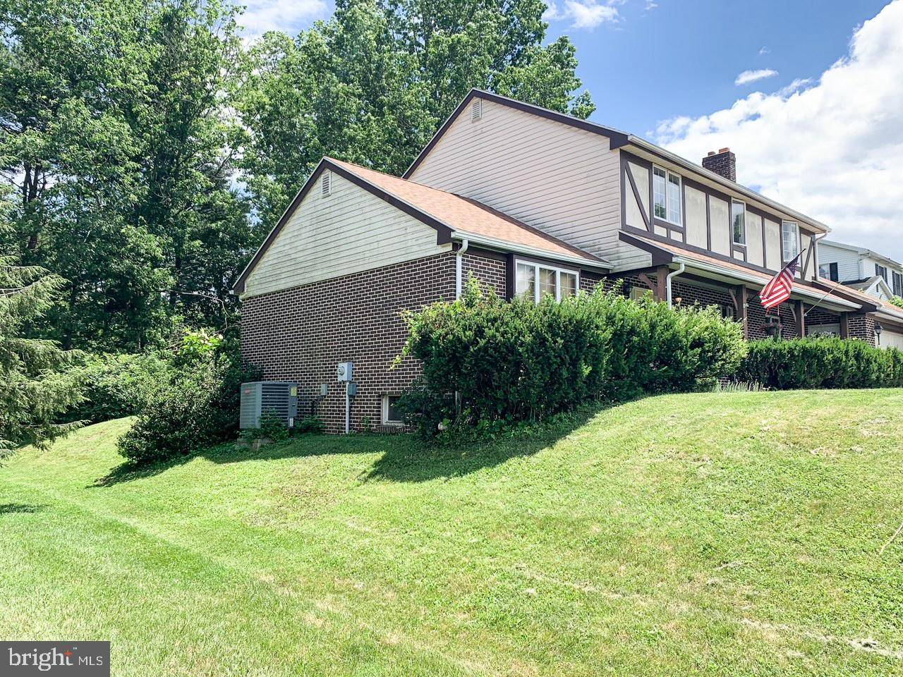 York, PA 17408,2732 THORNBRIDGE RD E E