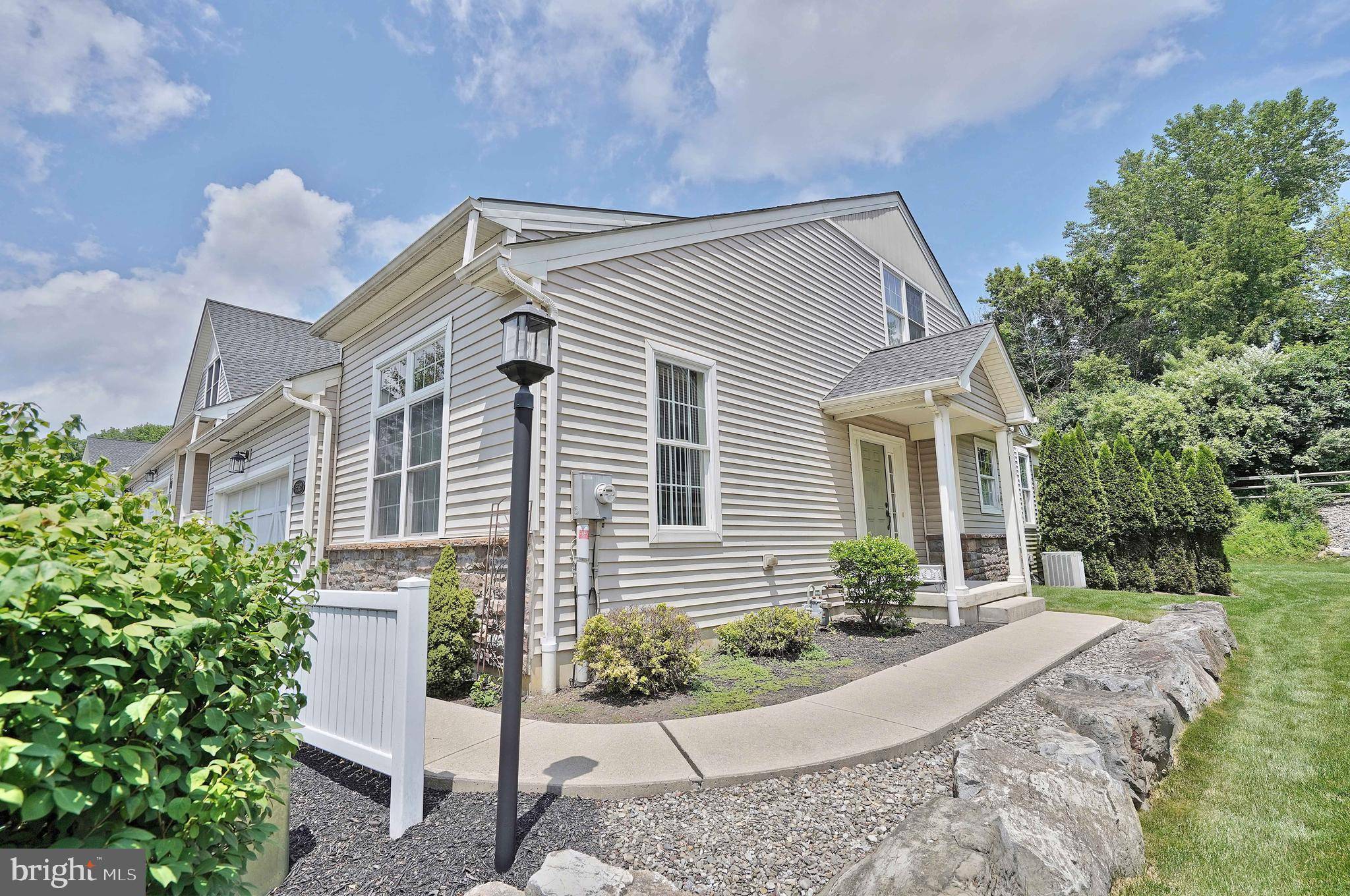 Whitehall, PA 18052,5532 BRIAR LN