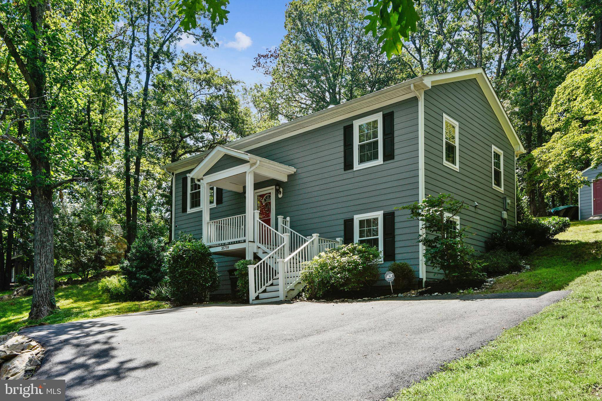 Round Hill, VA 20141,35759 HAYMAN LN