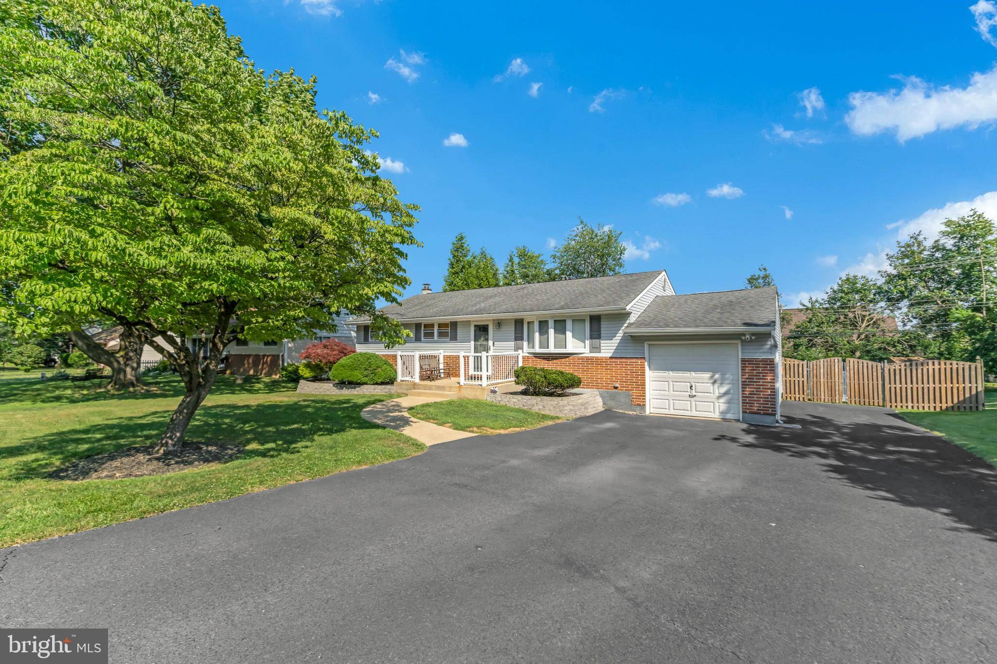 Hatboro, PA 19040,127 BUTTERNUT DR