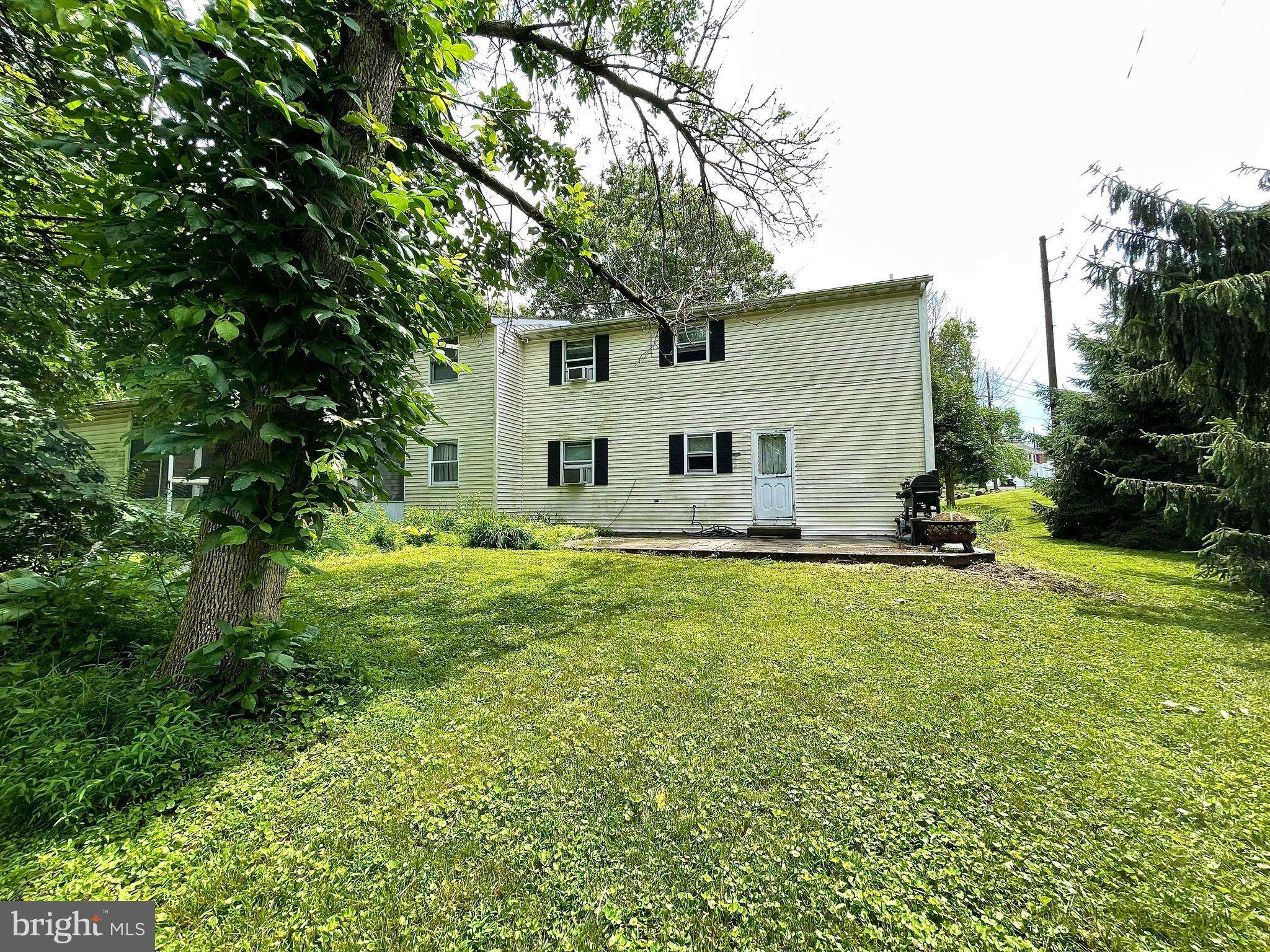 Sellersville, PA 18960,16 GROVE CIR