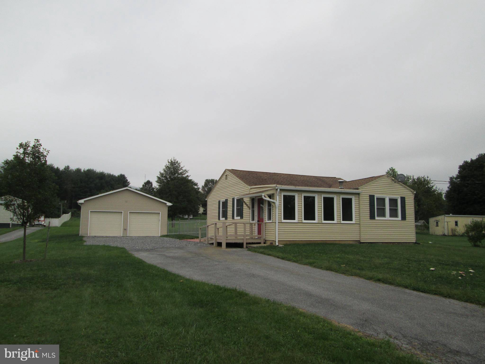 Mount Holly Springs, PA 17065,607 W PINE ST