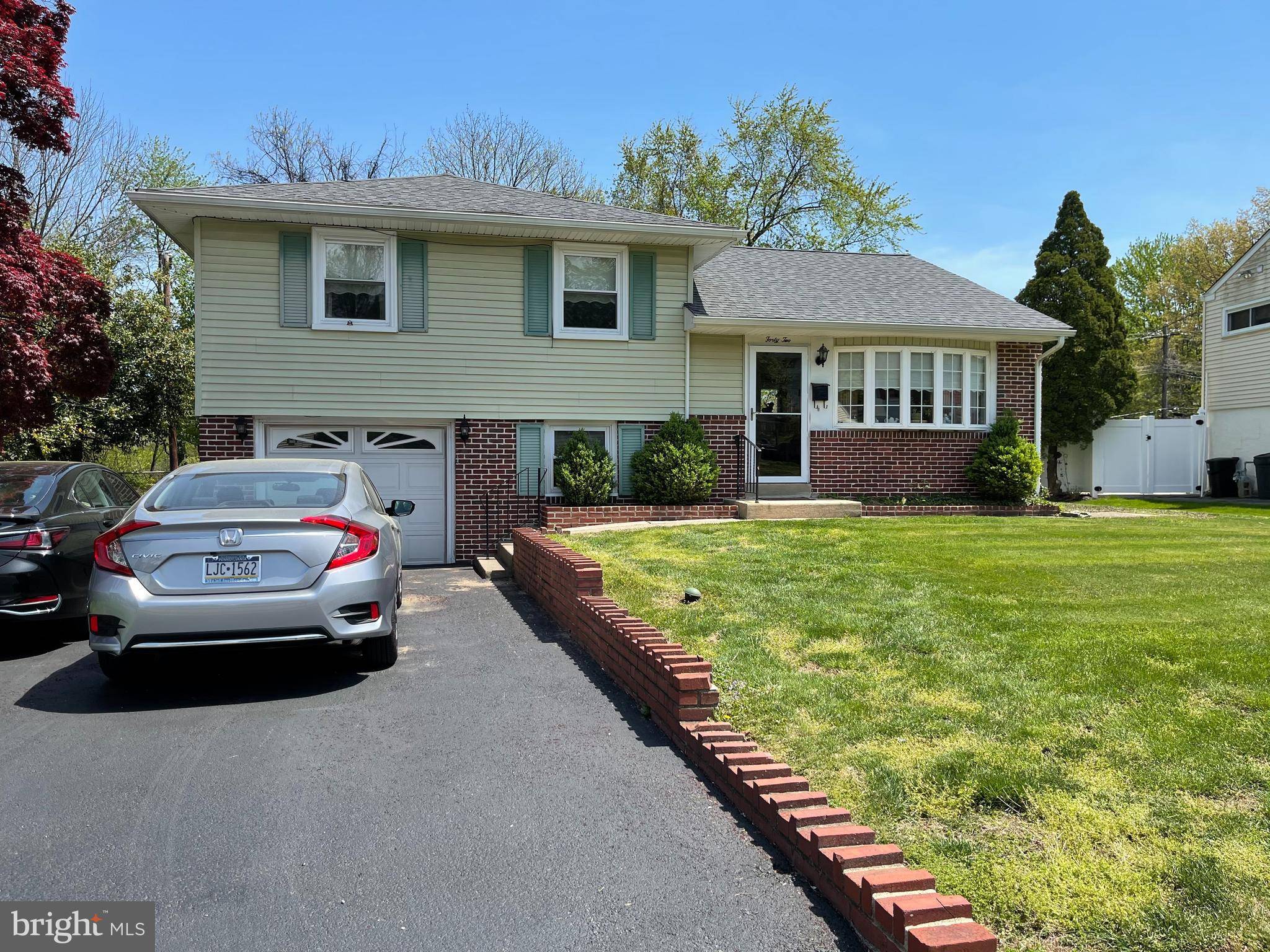 Broomall, PA 19008,42 DORSET DR