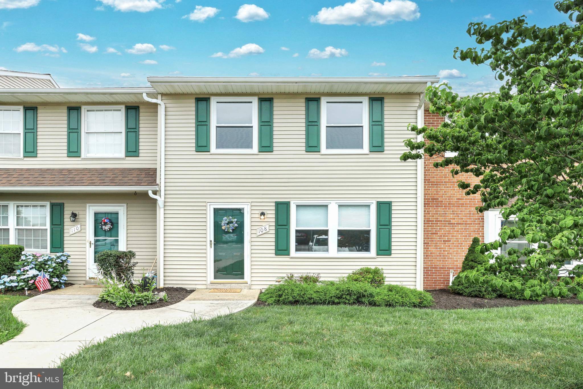 York, PA 17403,108 DEW DROP CT