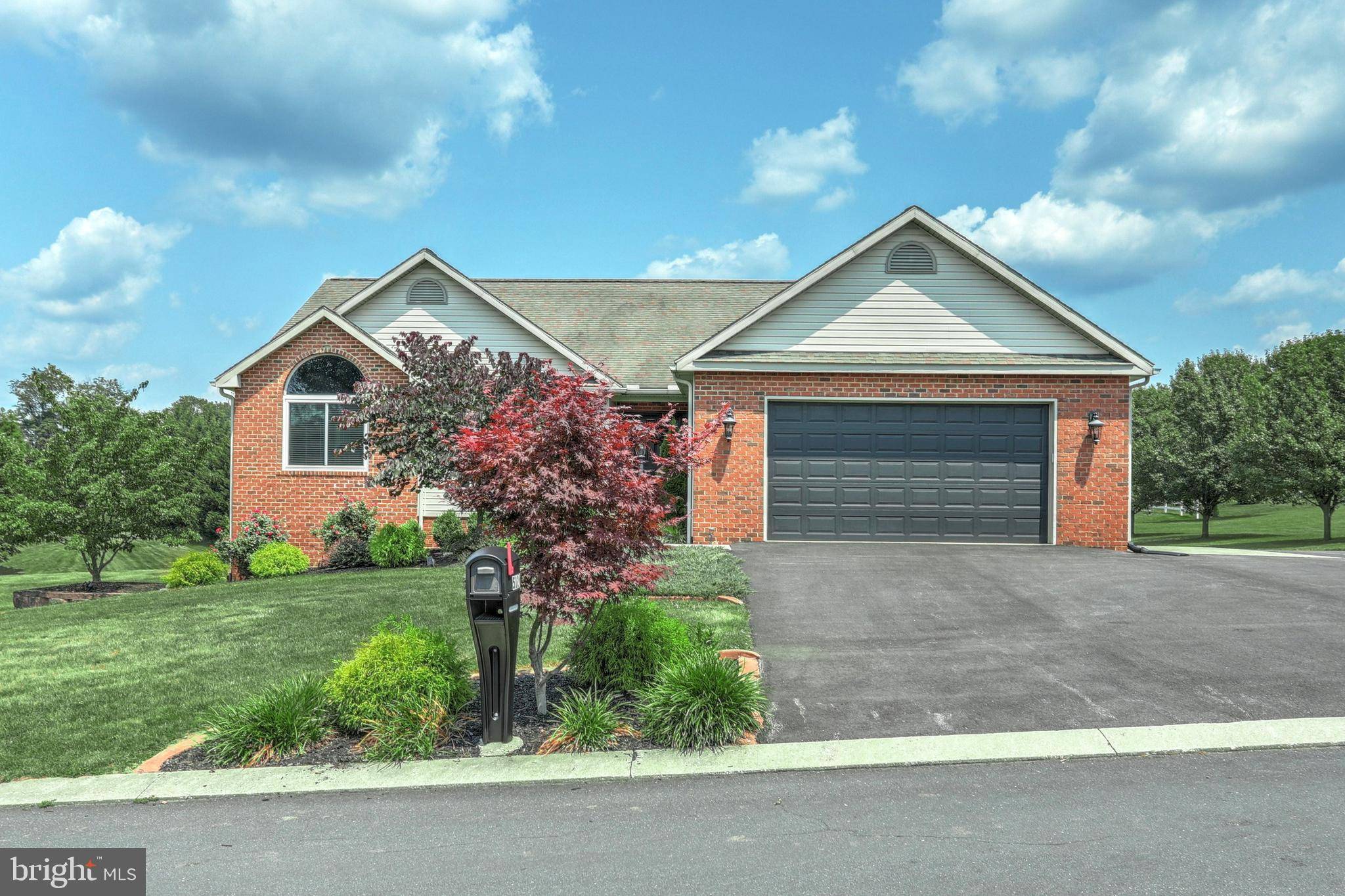 Spring Grove, PA 17362,5126 HICKORY VIEW DR