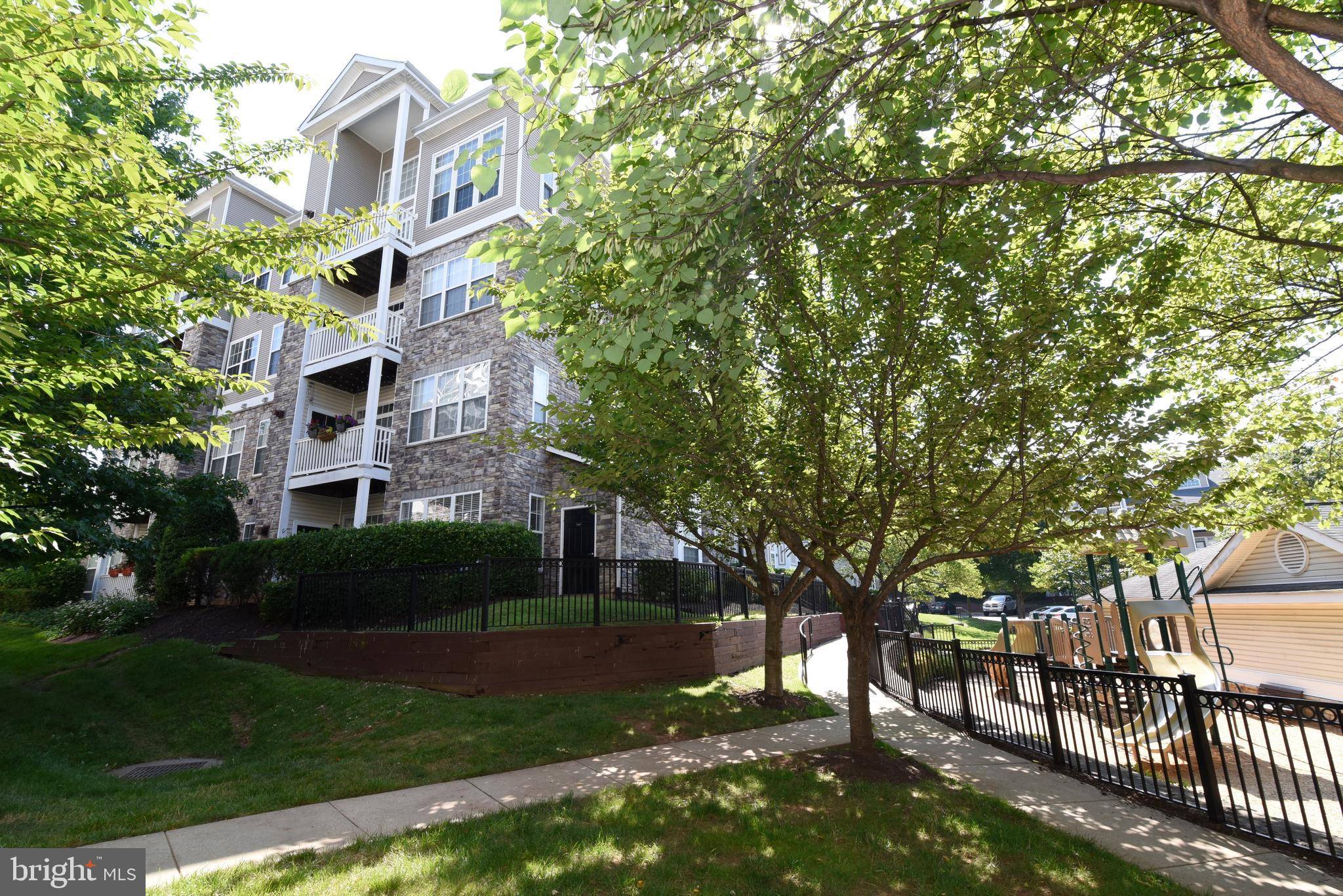 Leesburg, VA 20175,501 SUNSET VIEW TER SE #306