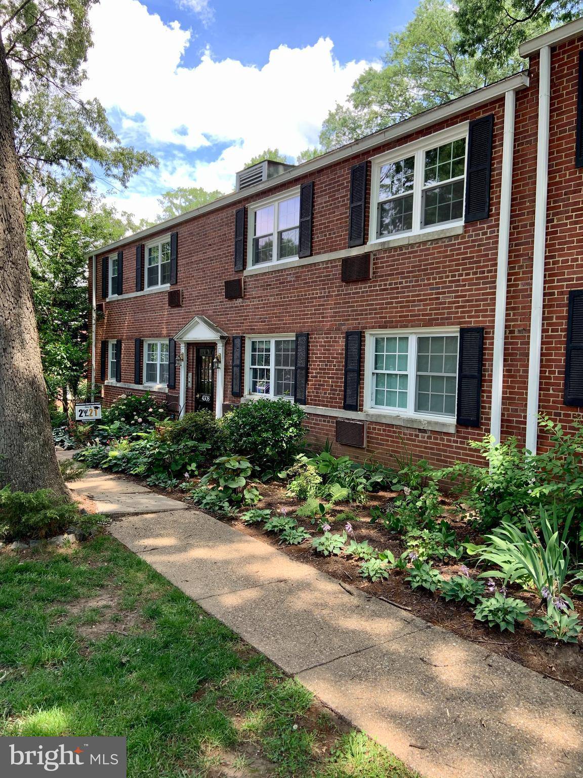 Arlington, VA 22203,4308 2ND RD N #4