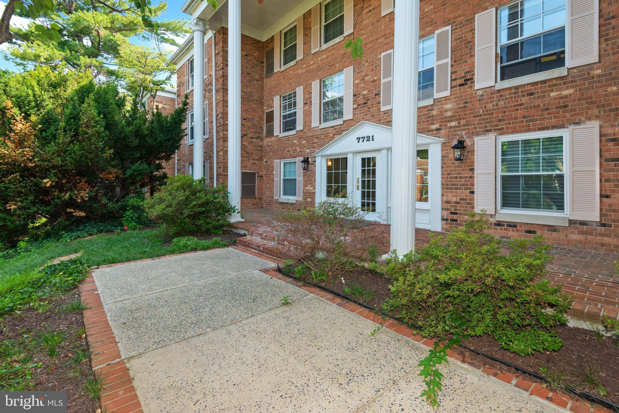 Mclean, VA 22102,7721 TREMAYNE PL #201