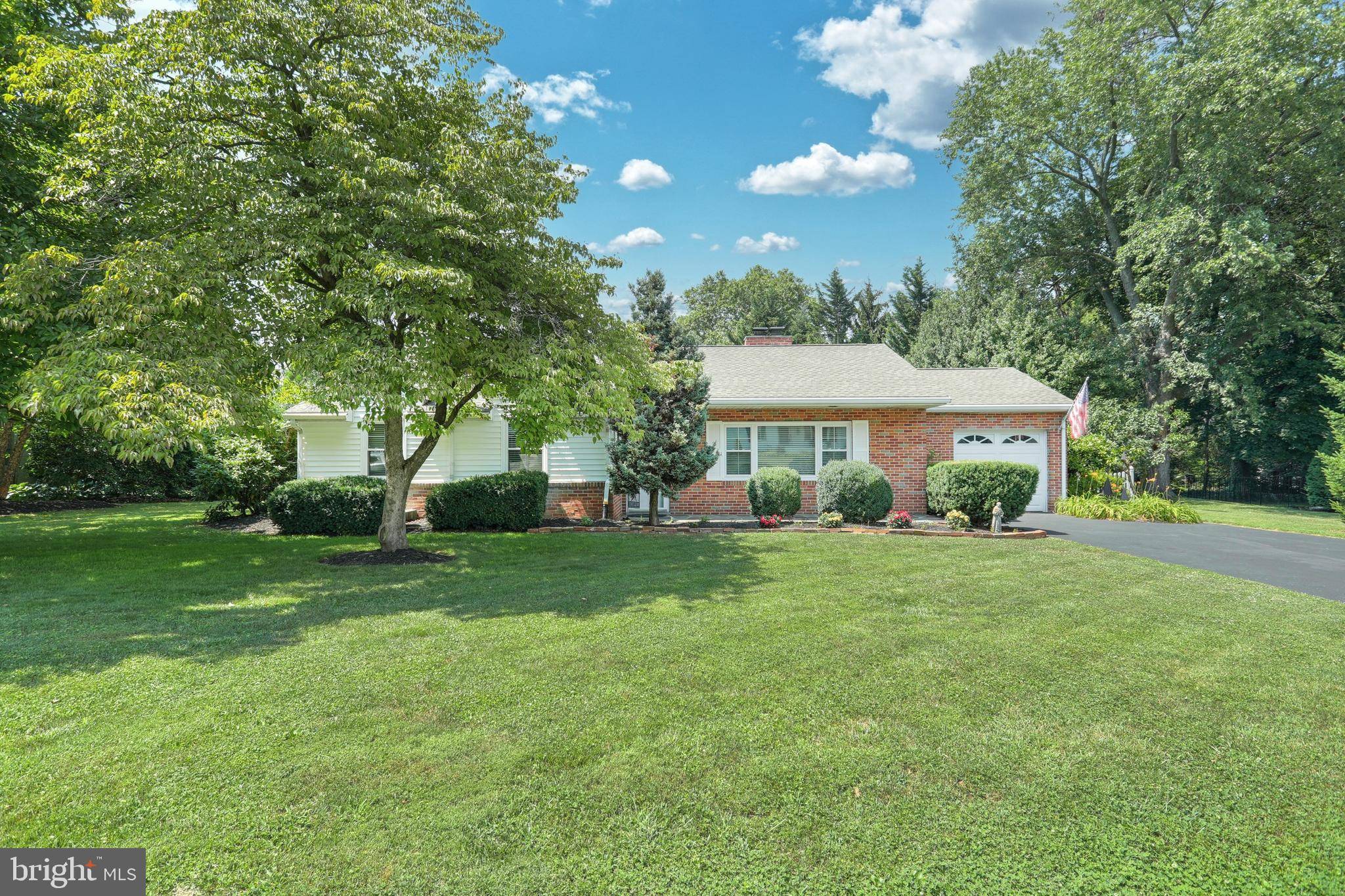 York, PA 17403,341 HILLSIDE LN