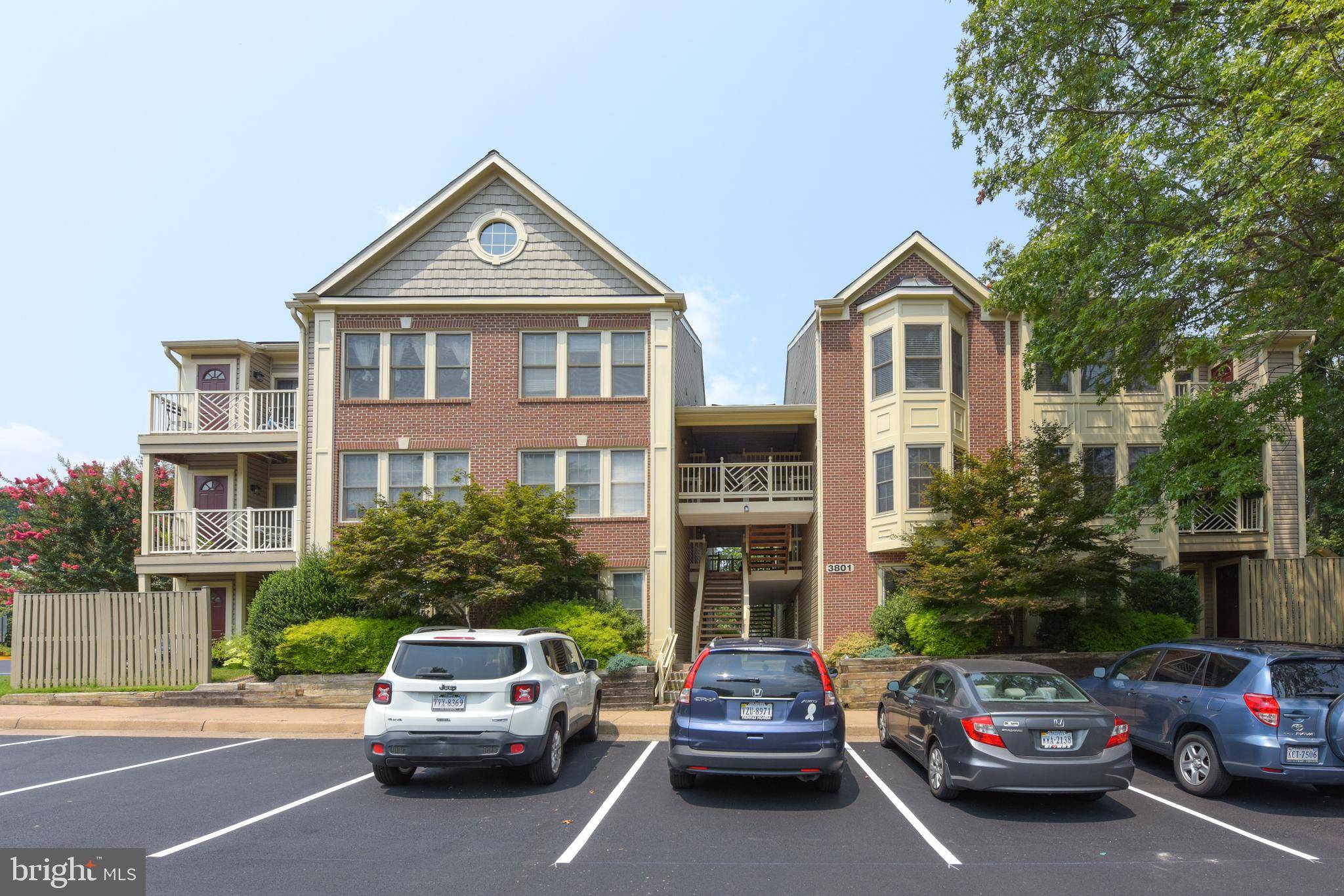 Fairfax, VA 22033,3801 RIDGE KNOLL CT #211A