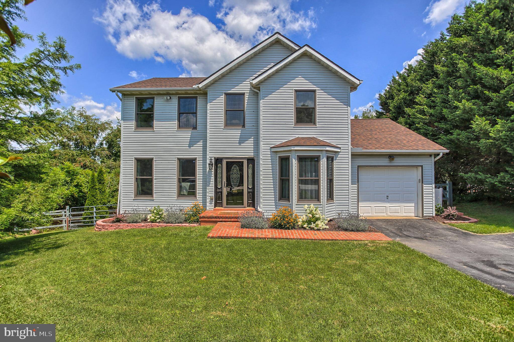 Stewartstown, PA 17363,102 SMOKEBOX CIR