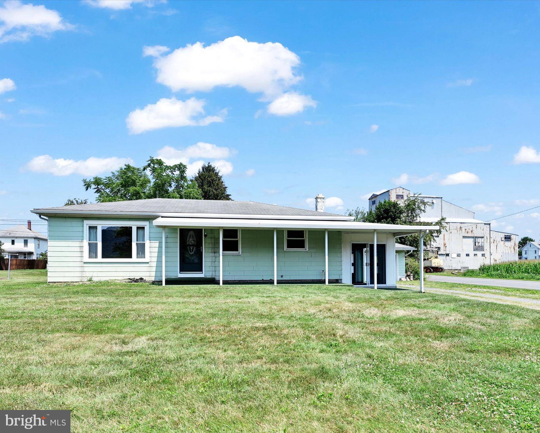 Hegins, PA 17938,542 E MAPLE ST