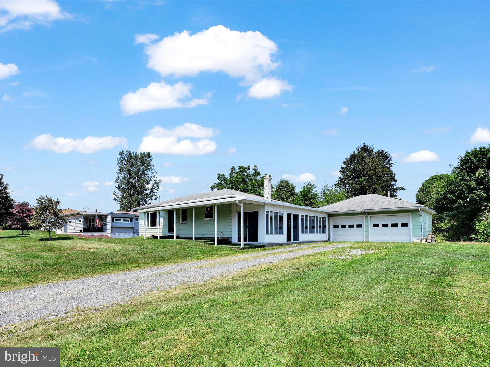 Hegins, PA 17938,542 E MAPLE ST