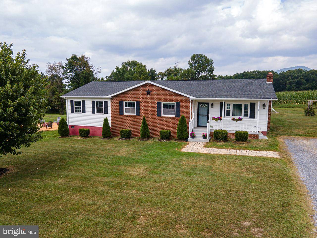 Luray, VA 22835,204 HILLIARDS DR