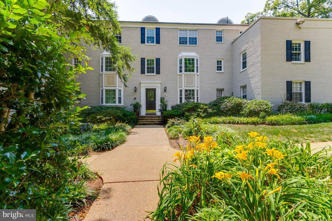 Arlington, VA 22204,806 S ARLINGTON MILL DR #204