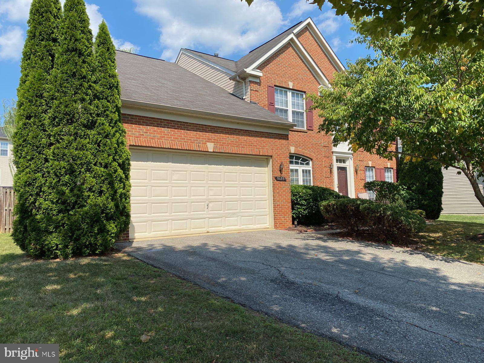 Waldorf, MD 20603,9693 BERGAMONT CT