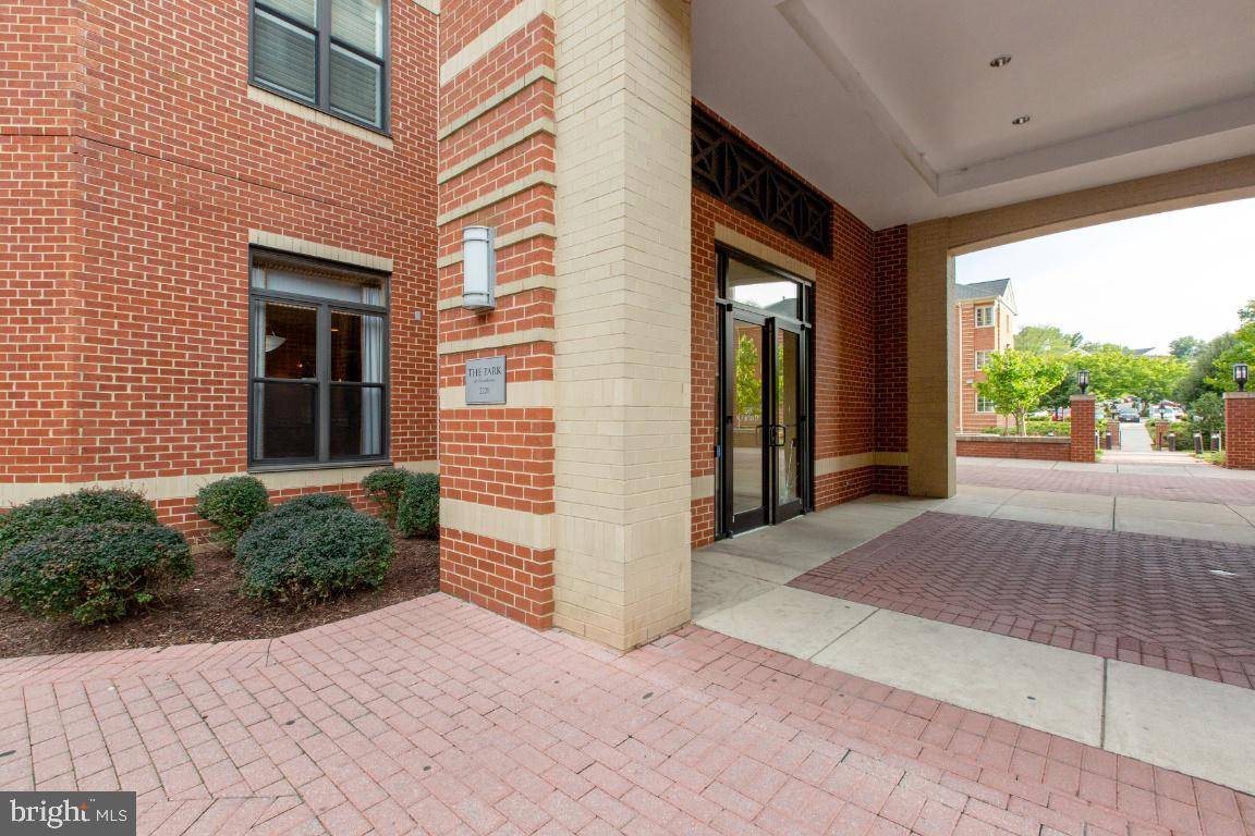 Arlington, VA 22201,2220 FAIRFAX DR #204