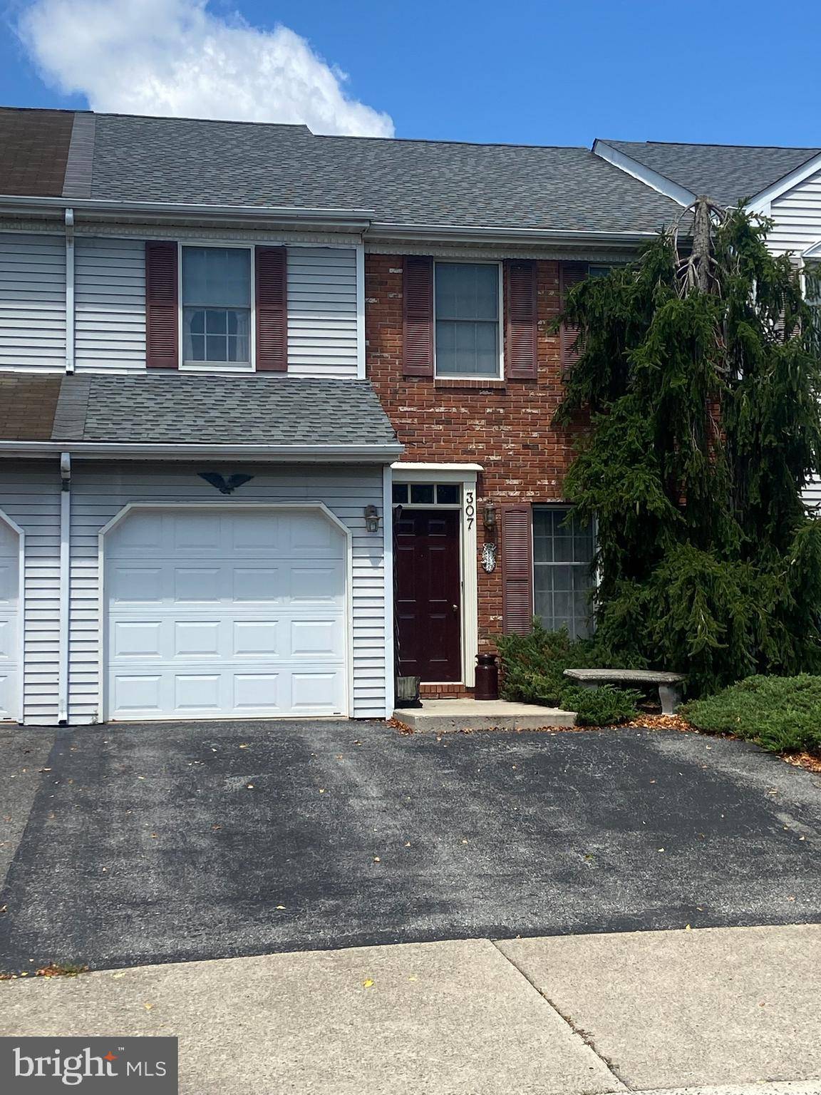 Macungie, PA 18062,307 VILLAGE WALK DR