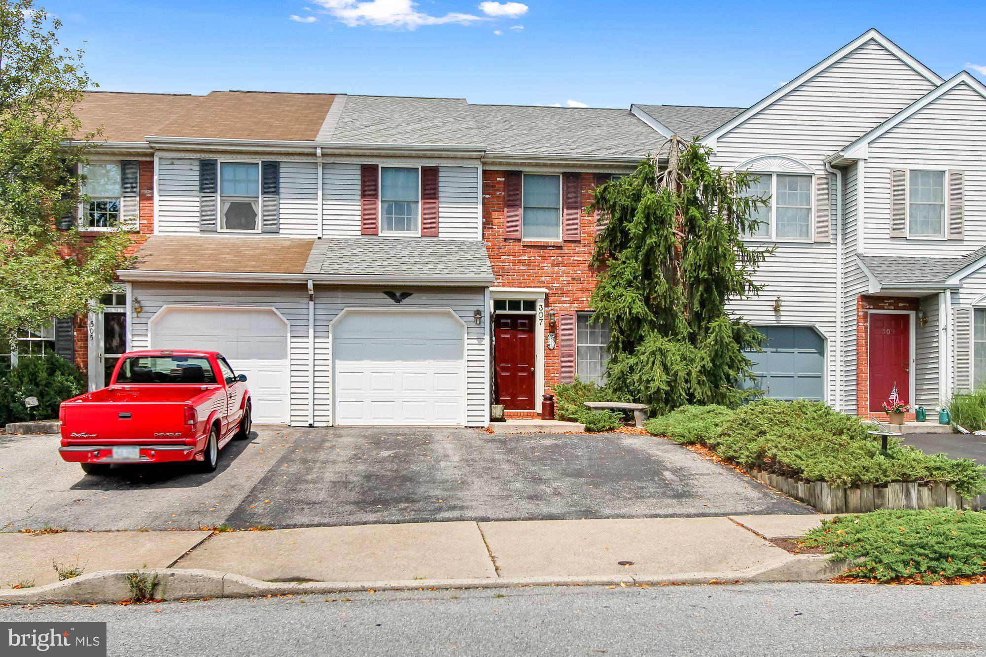 Macungie, PA 18062,307 VILLAGE WALK DR