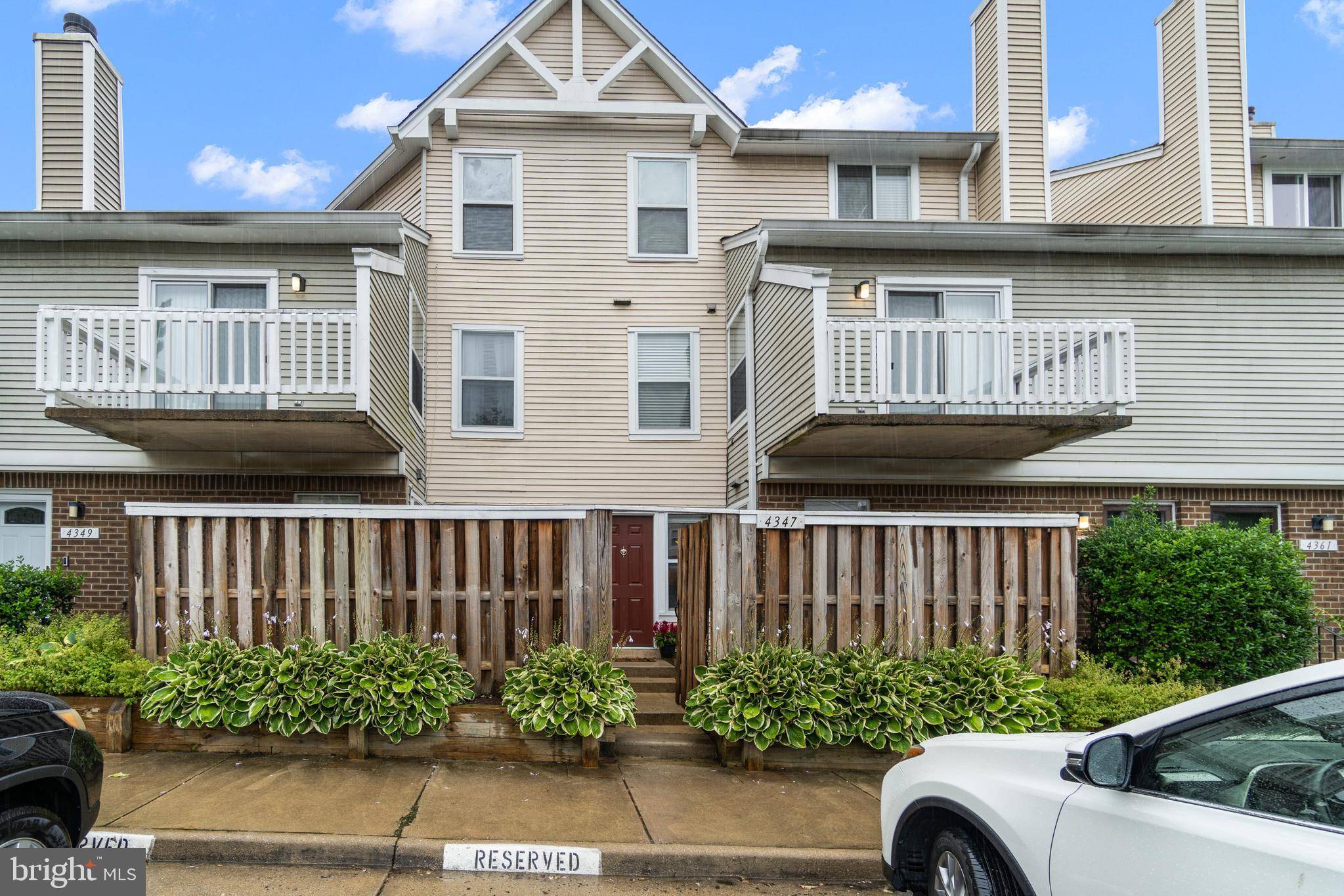 Alexandria, VA 22309,4347 PEMBROOK VILLAGE DR #42