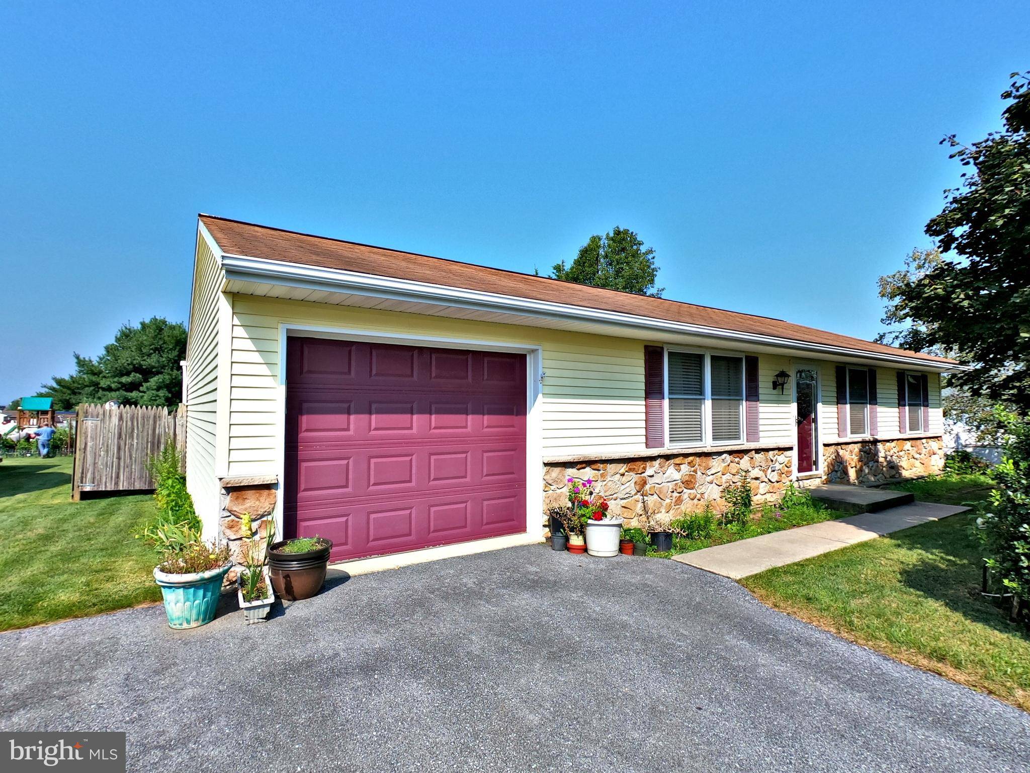 Newmanstown, PA 17073,17 ABBEY LN