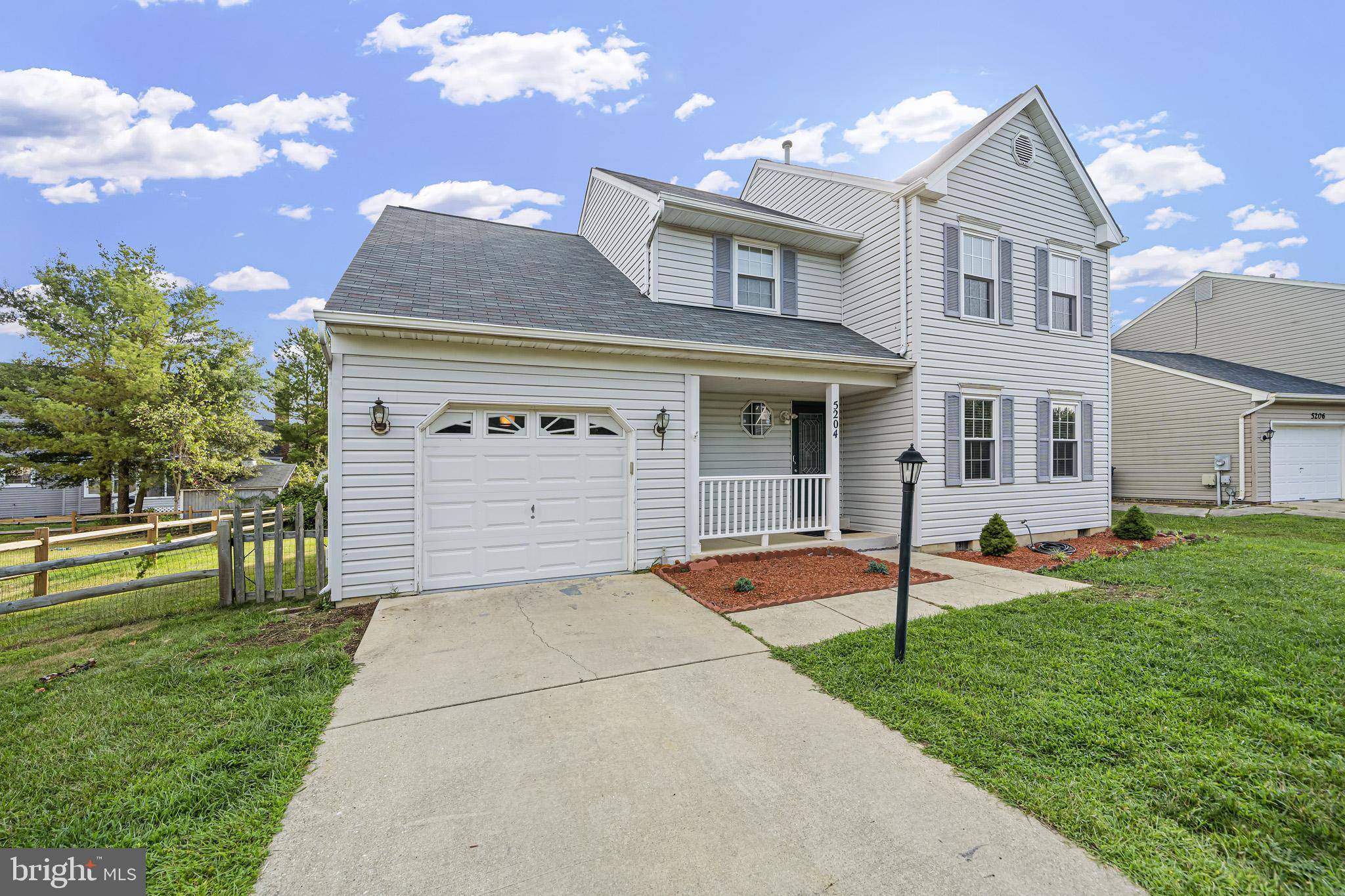 Waldorf, MD 20603,5204 LAMPREY CT