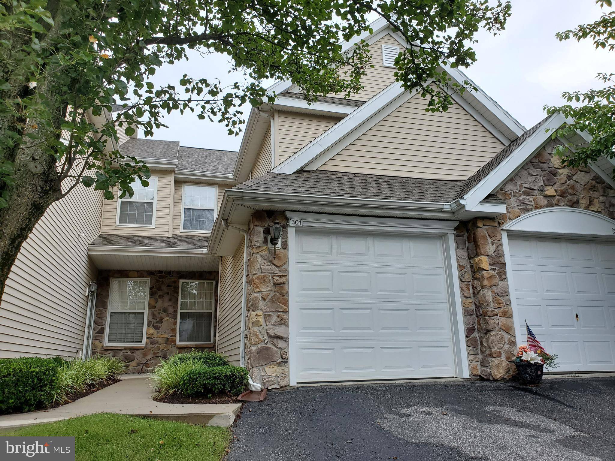 Morgantown, PA 19543,301 COUNTRY LN