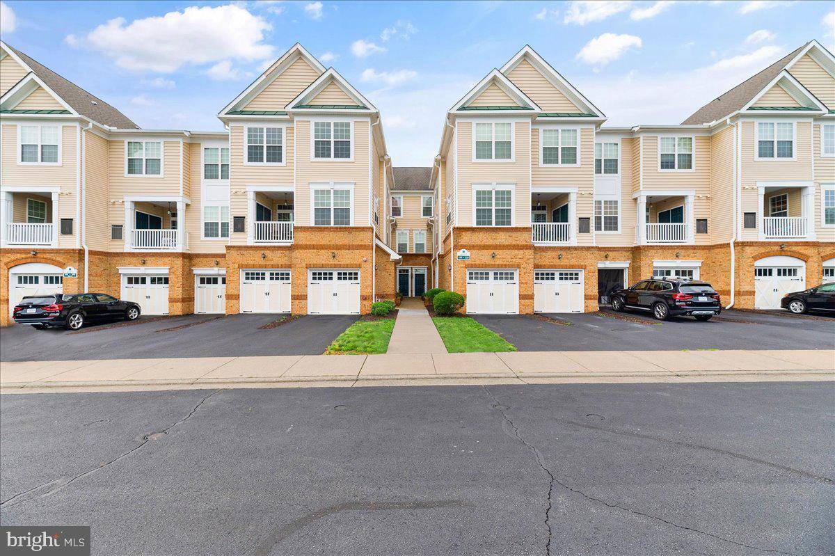 Ashburn, VA 20147,43371 LOCUST DALE TER #108